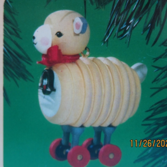 💥3/$15💥First in the series of childhood nostalgic Christmas tree ornament - Picture 3 of 3